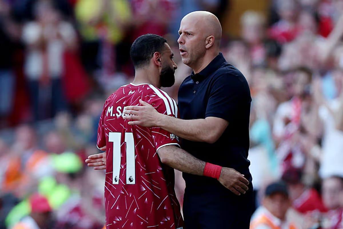 فيديو ميرور يكشف لحظة محمد صلاح وسلوت أثناء مباراة ليفربول وبرينتفورد