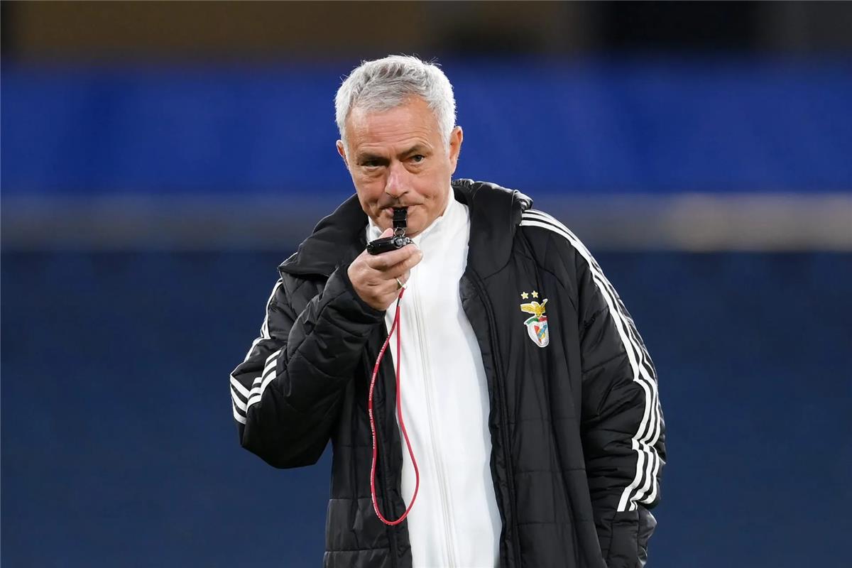 مورينيو يواجه تحديات حاسمة بين ريال مدريد وبنفيكا