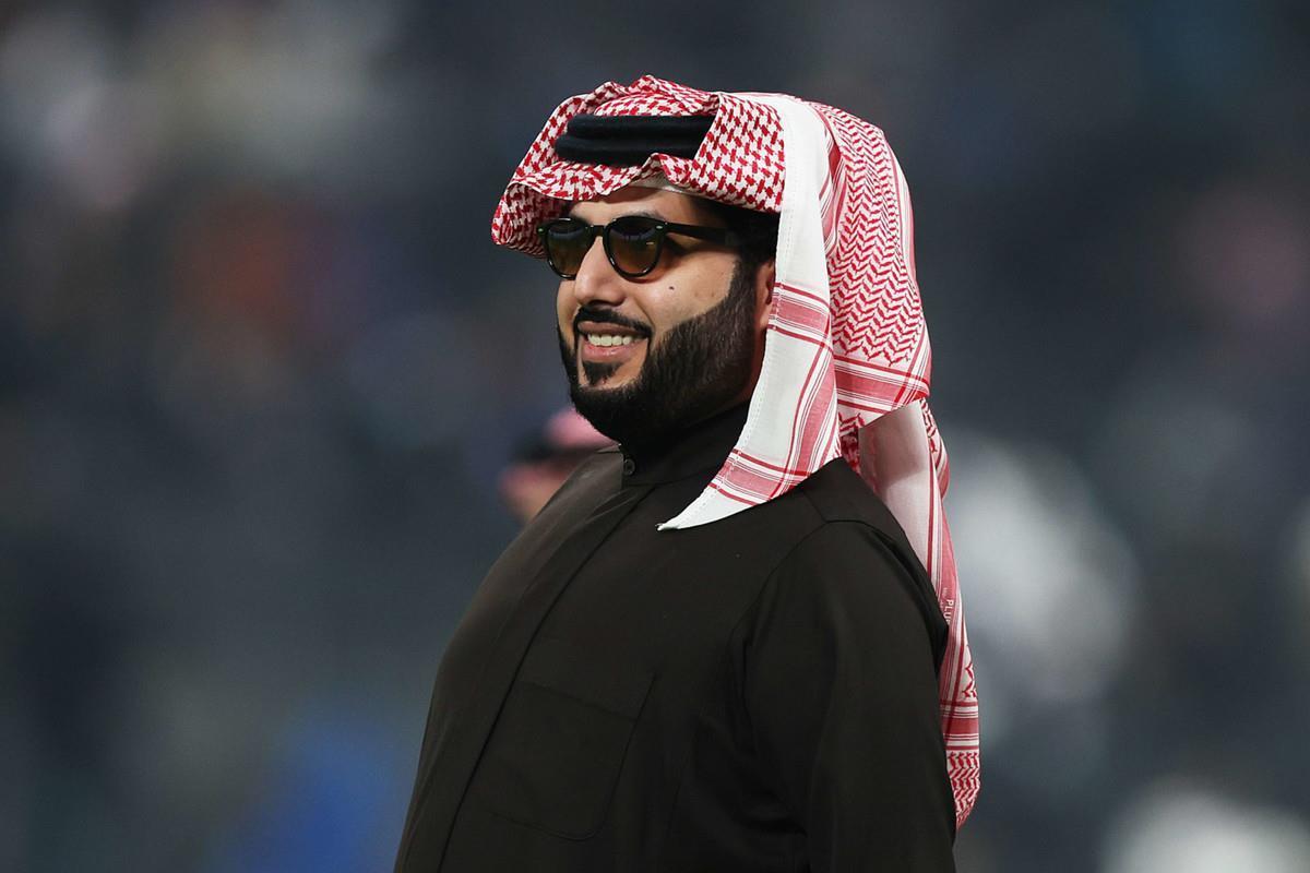 تركي آل الشيخ يدخل سباق تملك نادي إنجليزي بارز