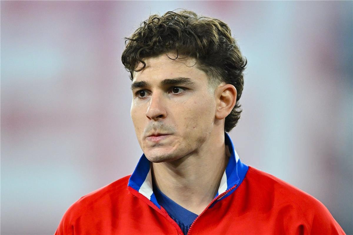 لاعب برشلونة يتخذ خطوة حاسمة لتعزيز صفقة جوليان ألفاريز بالتعاون مع لابورتا وديكو