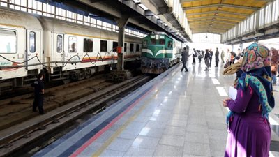 السكة الحديد تضيف رحلات جديدة من الصعيد إلى القاهرة مع تزايد طلب حجز تذاكر العودة المبكرة