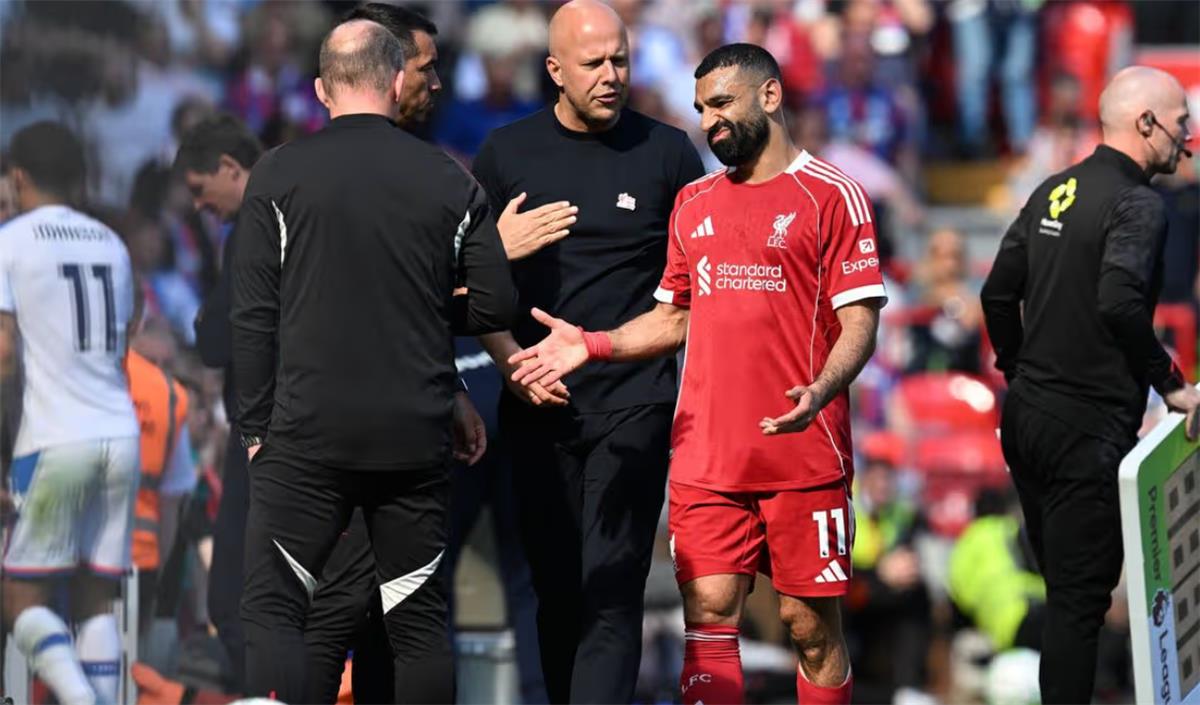 ميرور: نصيحة محمد صلاح كانت عاملًا في إقالة سلوت من تدريب ليفربول