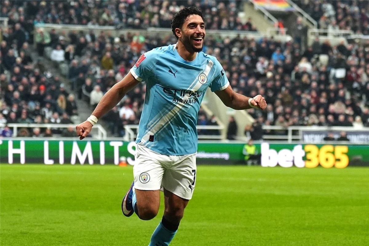 نادٍ يضع مرموش في خططه للمنافسة على لقب الدوري الإنجليزي ودور برشلونة في الصفقة