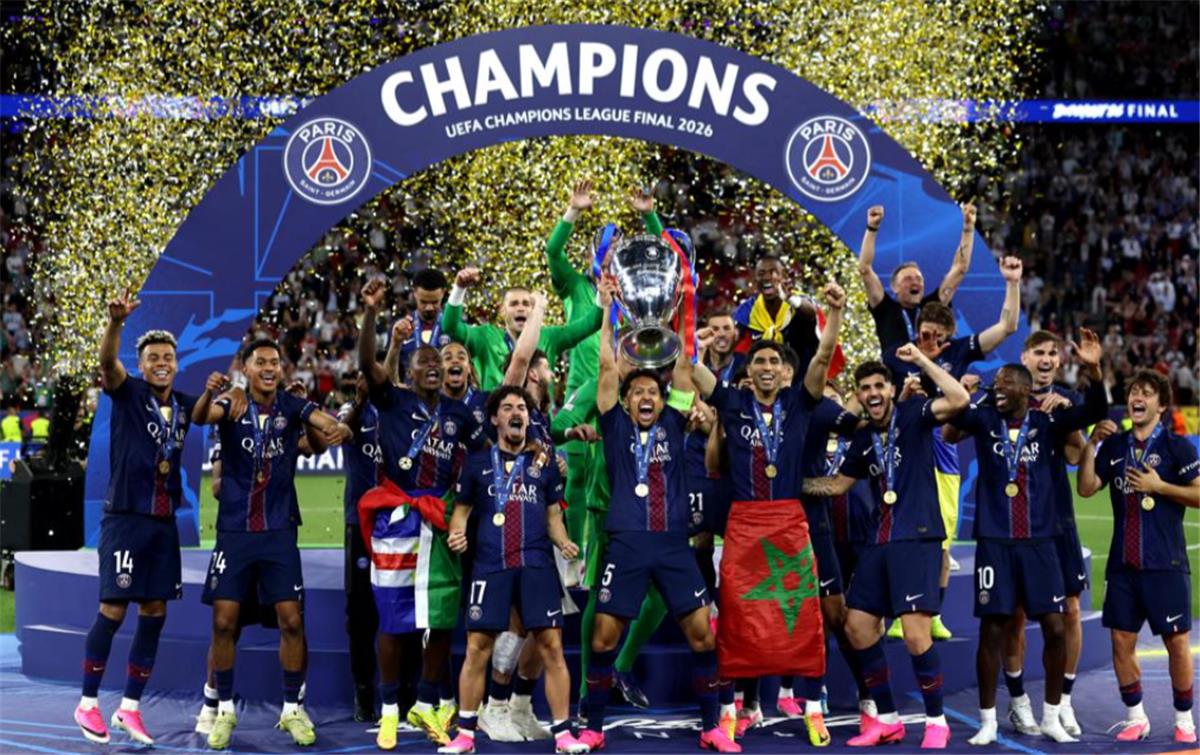 ماكرون يبعث تحية إلى باريس سان جيرمان عقب الفوز بدوري أبطال أوروبا