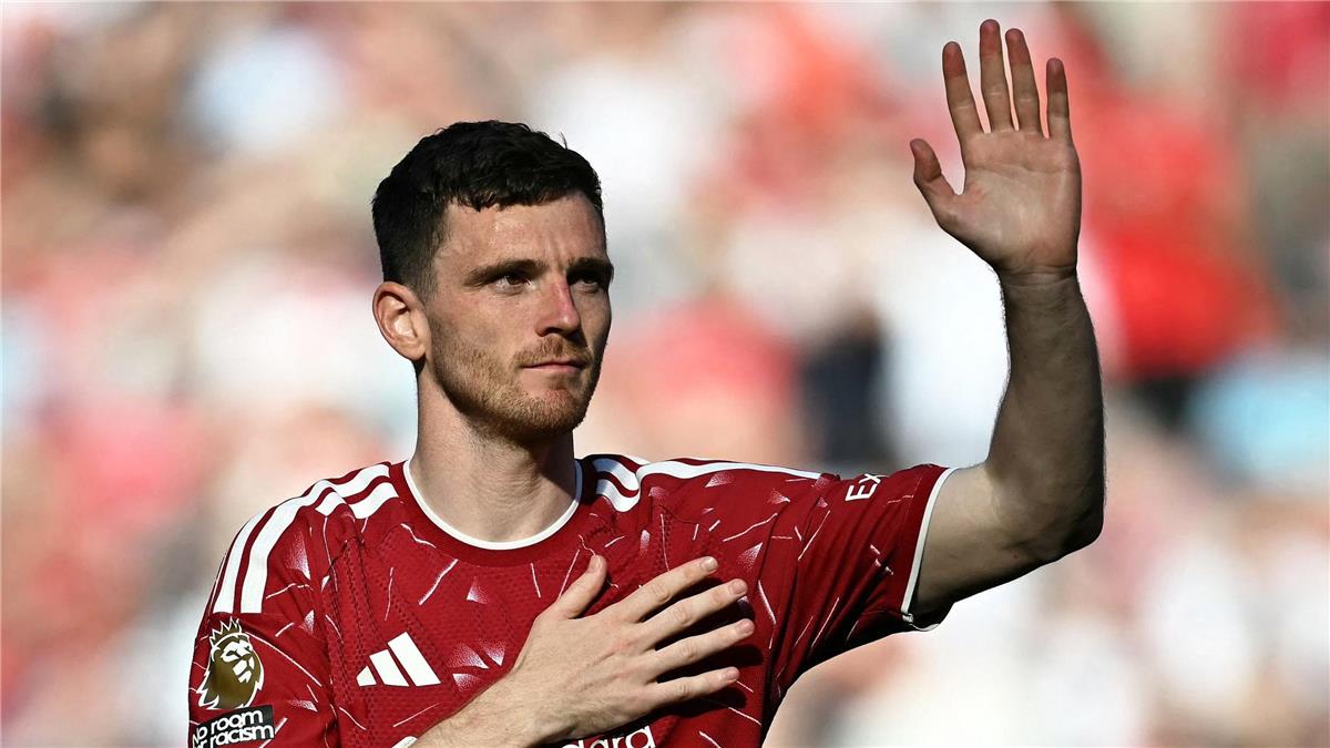 ليفربول يحدد الخيار الأمثل لتعويض رحيل روبرتسون