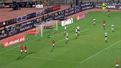 مصطفى زيكو يفتتح سجل أهداف مصر في مواجهة روسيا بصناعة محمد هاني