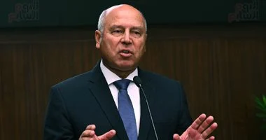 وزير النقل يفتتح تشغيل كوبري أبو شوشة في قنا