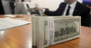 سعر الدولار أمام الجنيه اليوم الجمعة..تعرف على آخر أسعار العملة الأمريكية