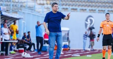 أيمن الرمادي يركز على تحسين الأداء الدفاعي للبنك الأهلي بعد الخسارة أمام بتروجت
