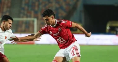 توقف مباراة الأهلي والزمالك لعلاج بن شرقي