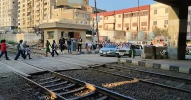 وزارة النقل تحث على تعزيز الوعي بأخطار التصرفات الخاطئة على السكك الحديدية