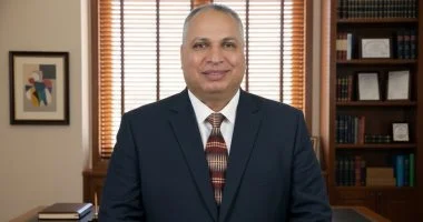 خبير اقتصادي يوضح كيف يعزز الدعم النقدي تمكين الأفراد في مصر بدلاً من الاعتماد المباشر