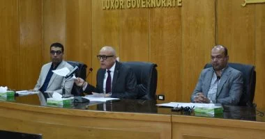 محافظ الأقصر يعقد اجتماع لجنة تعظيم الموارد الذاتية ودعم خطط التنمية