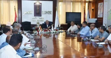 محافظ الأقصر يتابع ملفات التقنين والتصالح والمتغيرات المكانية مع رؤساء المدن