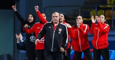 الأهلي يتفوق على الشمس في مباراة حسمت بطل دوري سيدات اليد