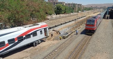 توقف مؤقت لقطار ركاب بسوهاج بعد ظهور دخان من “الفرامل”..وانتظام حركة السكة الحديد