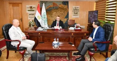 محافظ الفيوم يبحث مع وفد شركة “دراكسلماير الألمانية” إنشاء مصنع لضفائر السيارات