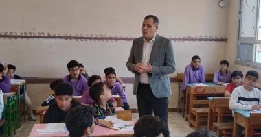 وكيل تعليم دمياط يراقب سير امتحانات المستوى العالي في مدارس اللغات