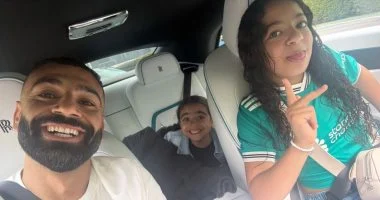 محمد صلاح يقضي وقتًا خاصًا مع ابنتيه مكة وكيان: لقطات حصرية وصور جديدة