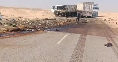 تصادم سيارتين على طريق الواحات البحرية بالجيزة وتوثيق الحادث بالصور