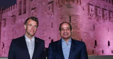 الرئيس السيسي يرحب بالرئيس ماكرون في زيارة رسمية إلى عروس البحر المتوسط