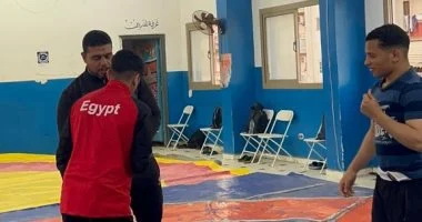 أحمد من الدقهلية يكتب تاريخ المصارعة بفضية إفريقيا في سن مبكرة (فيديو)