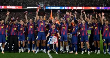 احتفالات برشلونة بعد تتويجه بلقب الدوري الإسباني عقب الفوز على ريال مدريد – فيديو