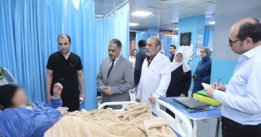 محافظ الشرقية يتفقد مستشفى الزقازيق العام في جولة مفاجئة ويطلع على سير العمل