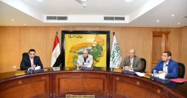 محافظ الفيوم يوجه بتسريع إجراءات تقنين أراضي الدولة ويراقب سير العمل عن كثب