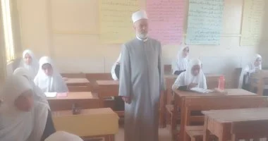 رئيس قطاع الأزهر في سوهاج يزور مدارس المراغة لمتابعة سير امتحانات الابتدائية والإعدادية