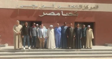 رئيس مدينة إسنا يعقد يومًا مفتوحًا في قرية الحلة لاستقبال مطالب السكان – صور