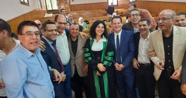 فيولا فهمي تقدم رسالة ماجستير تدرس دور برامج البودكاست في مواجهة خطاب الكراهية