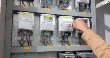 جهاز مرفق الكهرباء يعلن رسمياً تسعيرة شرائح الكهرباء للقطاع التجاري