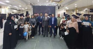 نائب محافظ الجيزة يشارك في حفل تخريج 80 متعلمًا جديدًا ضمن مبادرة نور حياتهم لمحو الأمية