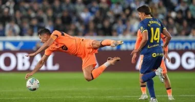 ديبورتيفو ألافيس يتقدم على برشلونة في نهاية الشوط الأول