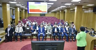 محافظ الأقصر ونائب وزير الصحة يناقشان تطورات التنمية البشرية والخطة السكانية