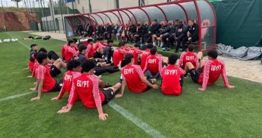 جلسة تحفيزية لفريق منتخب الناشئين استعدادًا لمباراة تونس في كأس الأمم الأفريقية