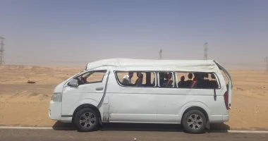 14 مصابًا بانقلاب ميكروباص على الطريق الصحراوي الغربي بأسوان
