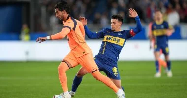 ألافيس يخطف النقاط من برشلونة في ليلة تتويج الفريق الكتالوني بلقب الدوري الإسباني