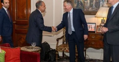 وزير الخارجية يجري مباحثات مكثفة مع كبار المسؤولين البريطانيين في لندن