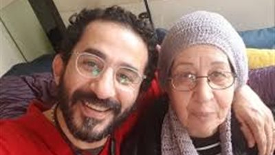 موعد ومكان تشييع جنازة والدة أحمد حلمي بعد وفاتها