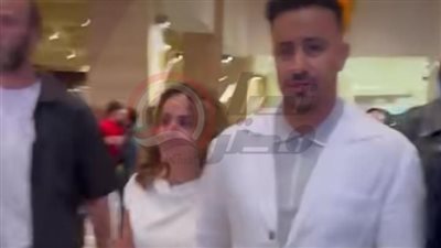 توافد النجوم أحمد داود وعلا رشدي والمخرج محمد صادق على العرض الخاص لفيلم إذما