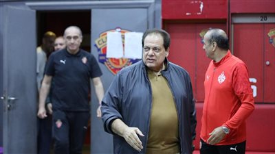 محمد أبو العينين يشجع لاعبي سيراميكا قبل مواجهة الزمالك في ختام الدوري