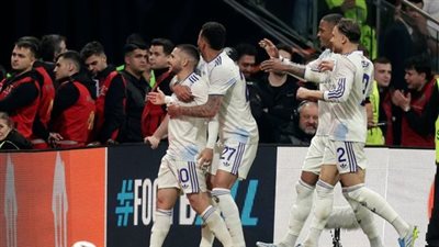 أستون فيلا يتوج بلقب الدوري الأوروبي لأول مرة بعد فوزه على فرايبورغ بثلاثية