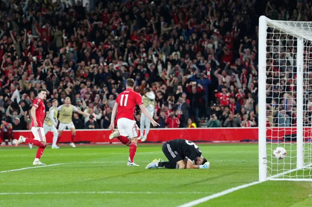 يوروبا ليغ.. نوتنغهام وبراغا يفوزان على فيلا وفرايبورغ في نصف النهائي