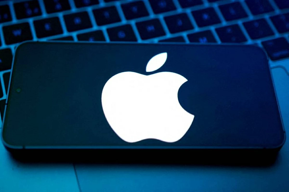 «أبل» تسمح بذكاء اصطناعي منافس في «ios.27»