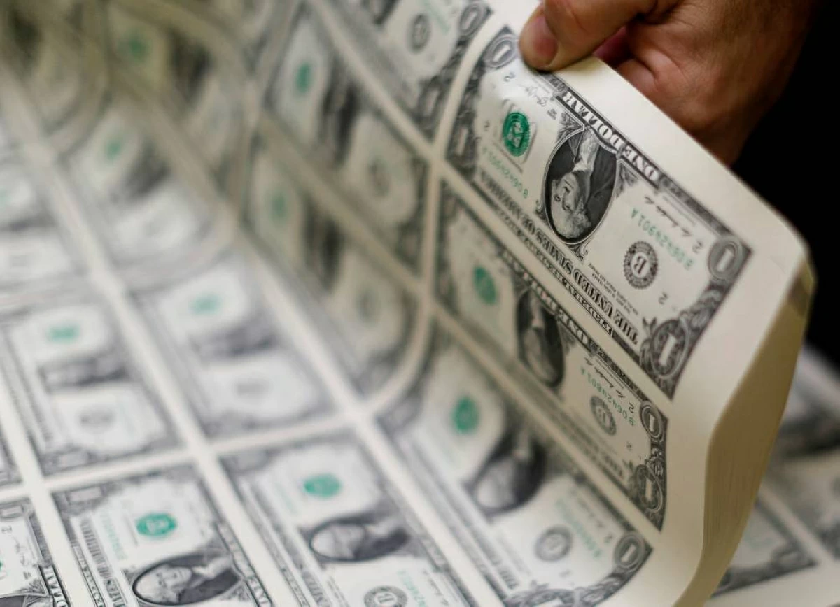 الدولار يرتفع مع تصاعد التوتر بين أمريكا وإيران.. والين يترقب التدخل الحكومي