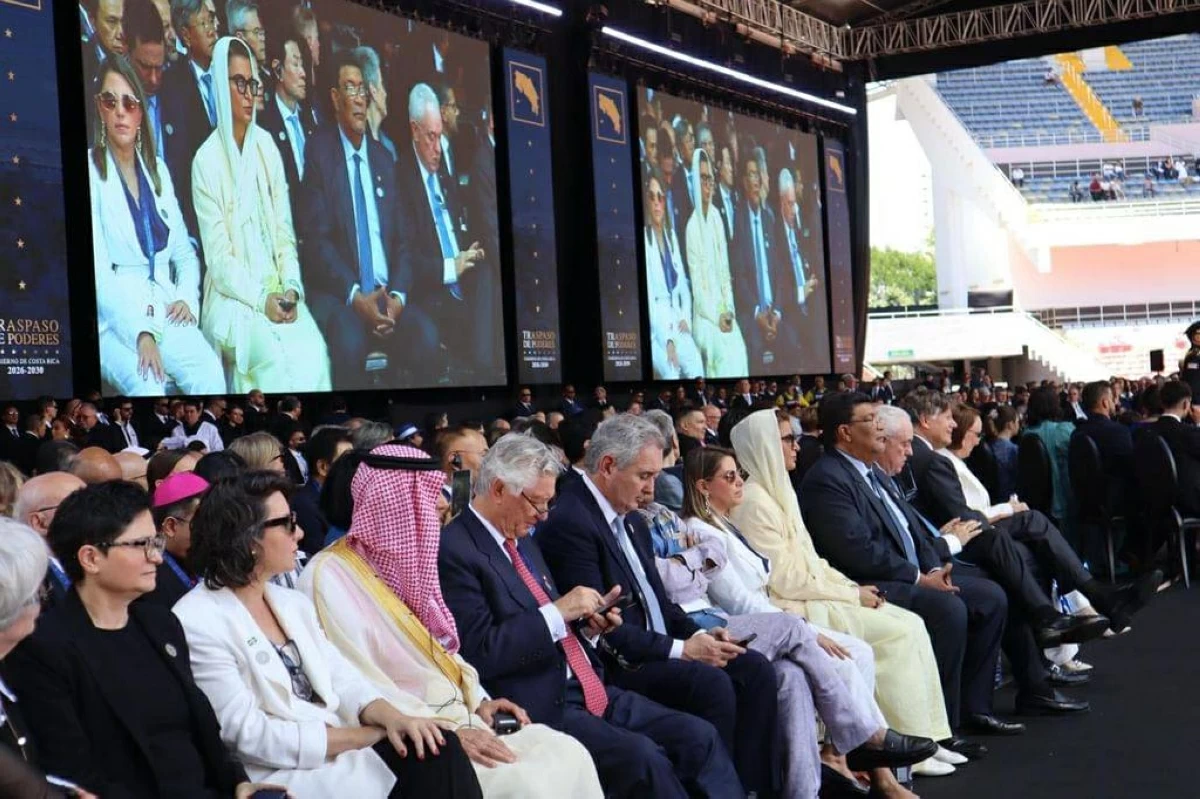 نورة الكعبي تمثل محمد بن زايد في حفل تنصيب رئيسة كوستاريكا