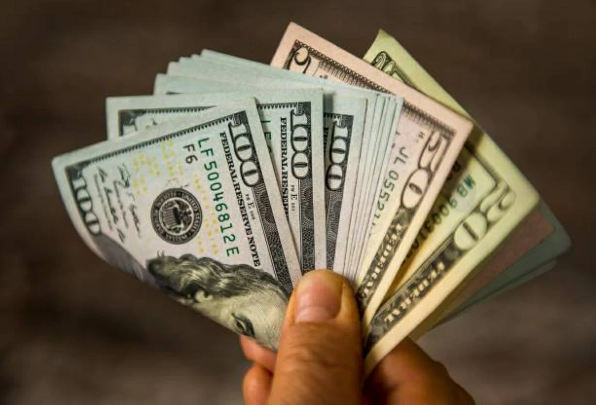 سعر صرف الدولار أمام الجنيه في البنوك المصرية بنهاية تعاملات الأحد 10 مايو 2026