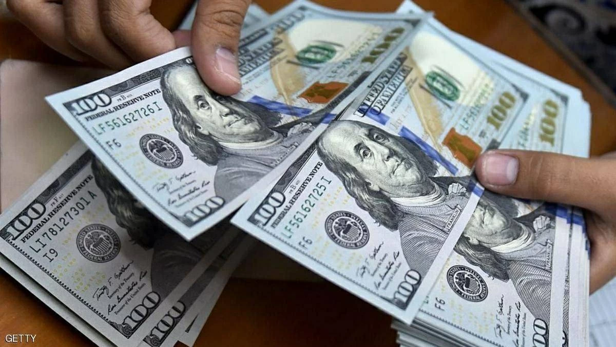 الدولار يعزز مستواه مقابل العملات العالمية